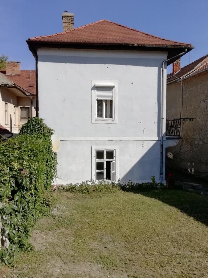 דירות Sátoraljaújhely Via Tokaj Vendeghaz מראה חיצוני תמונה